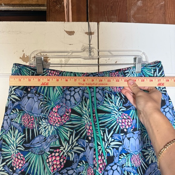Vineyard Vines Chappy Swim Trunks Turtle Pineapple Print Size Large Summer Swim - Picture 3 of 7